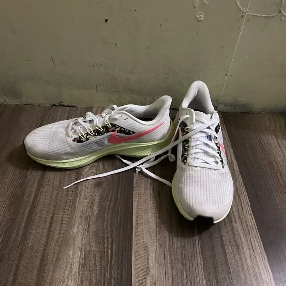 Nike Air Zoom Pegasus Womens Size 8 Ivory Green Running Shoes Sneakers - Picture 2 of 8